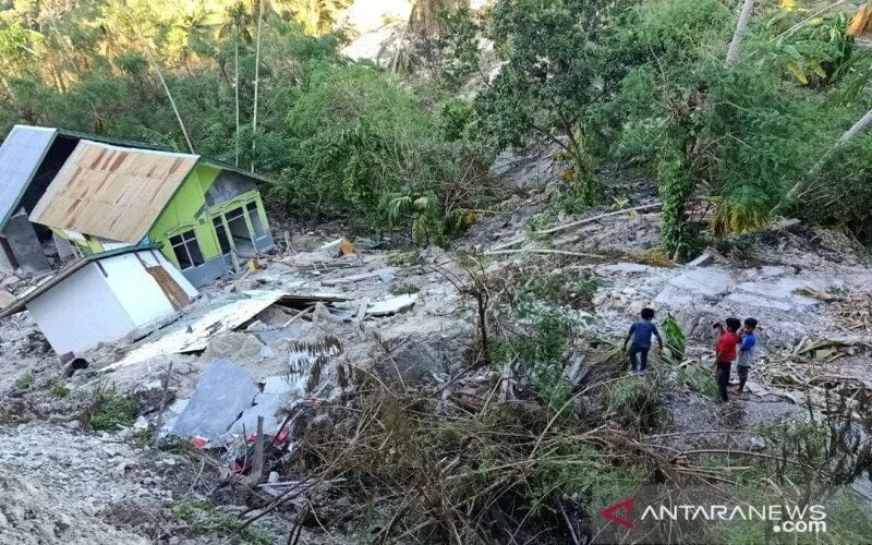 Badai Seroja Tenggelamkan Sebagian Desa di Kupang