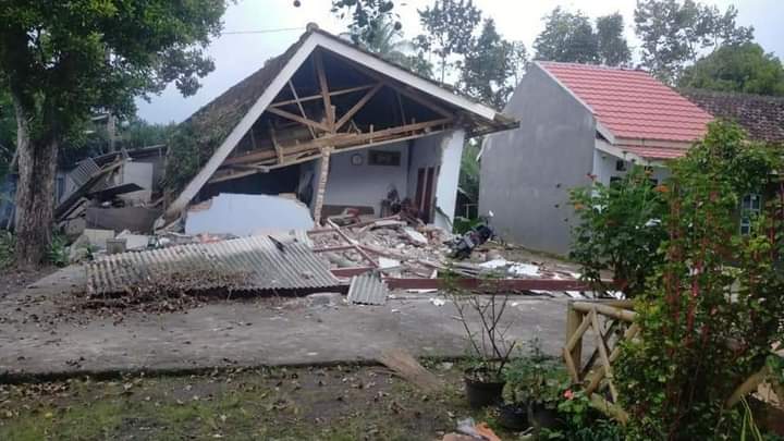 Foto-foto Kerusakan Akibat Gempa Magnitudo 6,7 di Malang