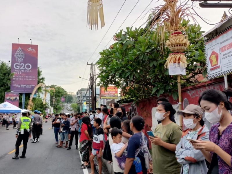 Warga Padati Kawasan GWK Jelang Gala Dinner G20: Mau Lihat Jokowi