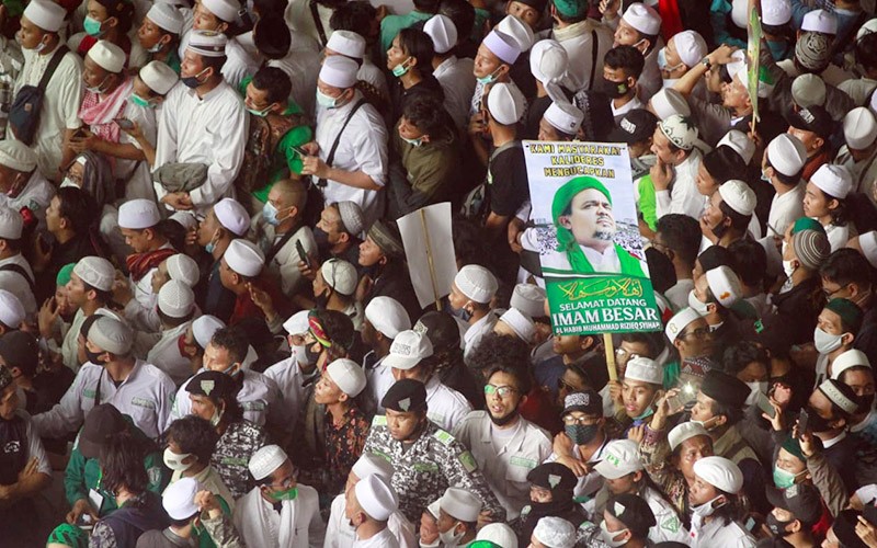 Foto-Foto Euforia Kepulangan Habib Rizieq Shihab 