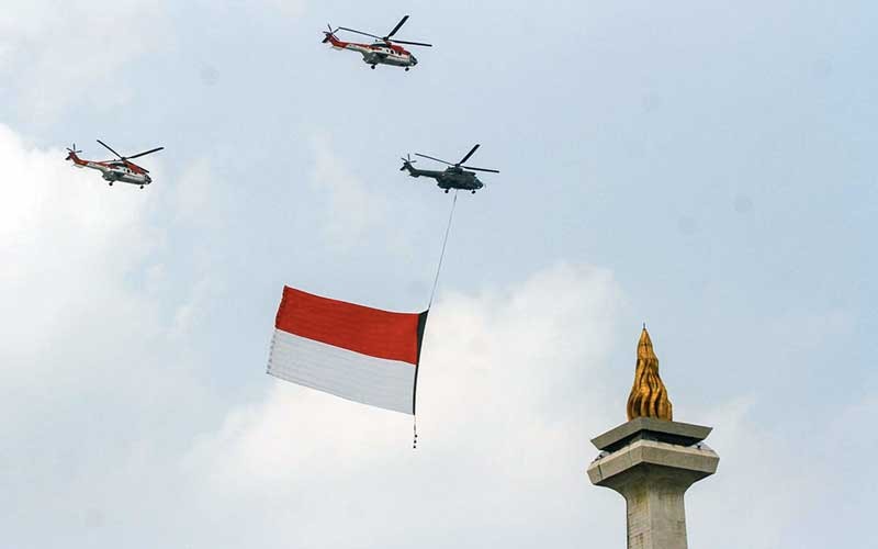 Foto-Foto Pengibaran Bendera Merah Putih di Berbagai Daerah