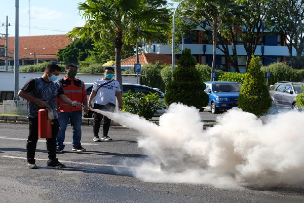 Pastikan Sistem Proteksi Kebakaran Berfungsi,  Pelindo 3 Lakukan Uji Coba Fasilitas Pemadam Kebakaran