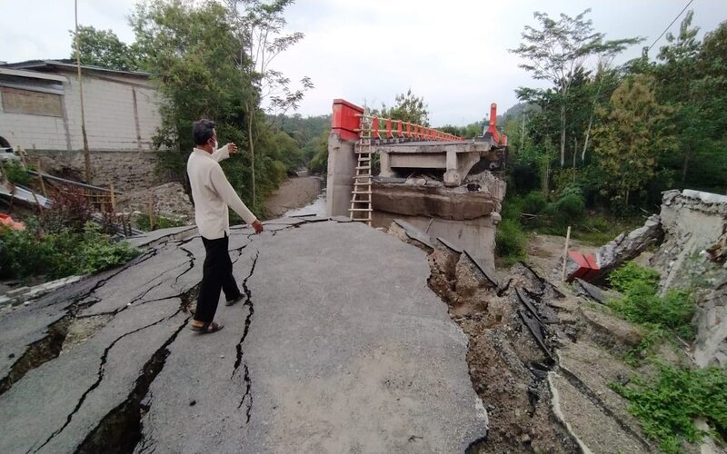 Jembatan Ambles di Semarang, Empat Bulan Warga Harus Memutar