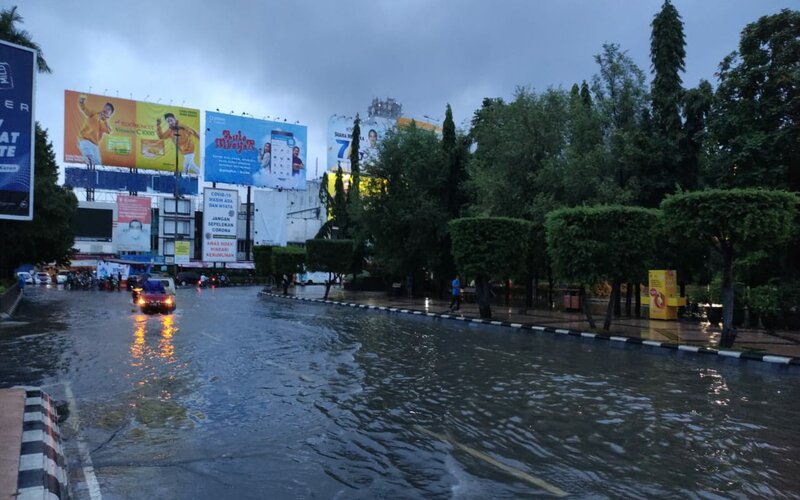 Hujan Deras Guyur Semarang, Jalan Protokol Tergenang Air