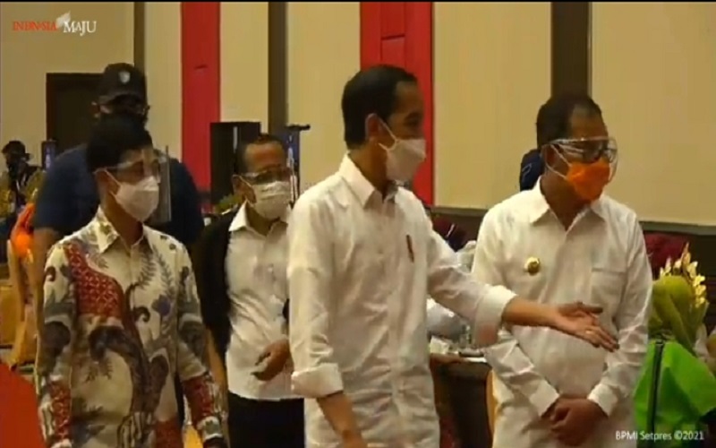 Persiapan Sekolah Tatap Muka, 500 Guru di Makassar Divaksin, Disaksikan Jokowi