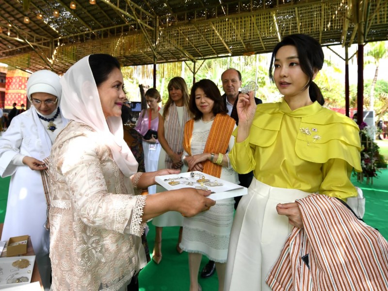 10 Potret Istri Presiden Korea Selatan nan Cantik saat Bareng Iriana Jokowi