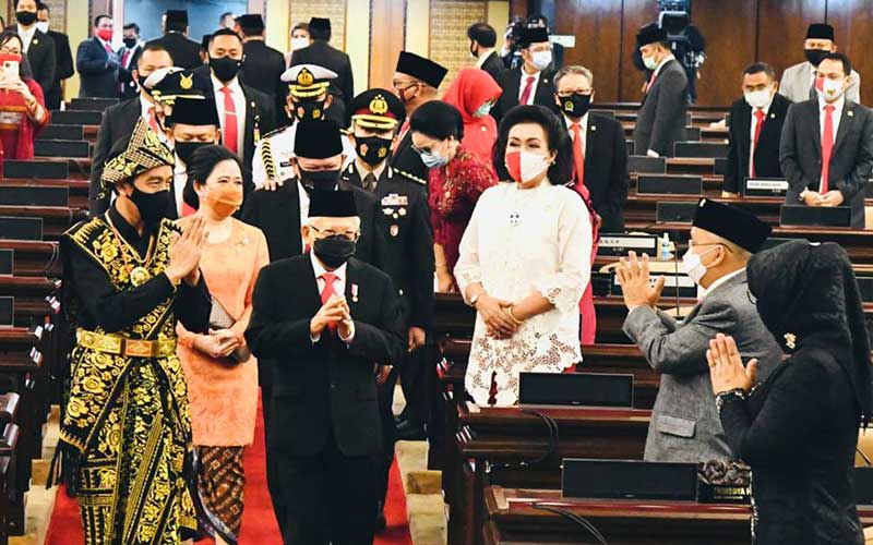 Foto-Foto Jokowi Pakai Baju Adat Sabu Saat Sidang Tahunan MPR DPR