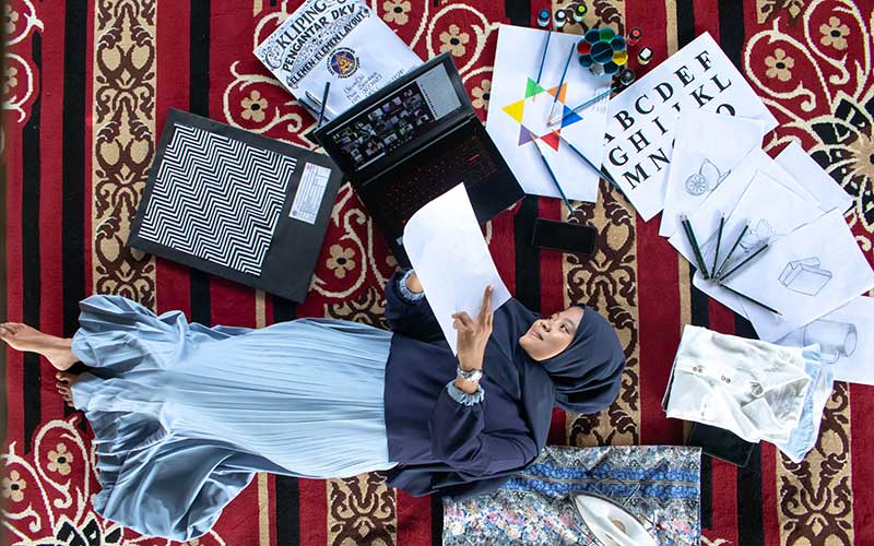 Foto-Foto Pemenang Lomba Foto Bisnis Indonesia "Di Rumah Aja"