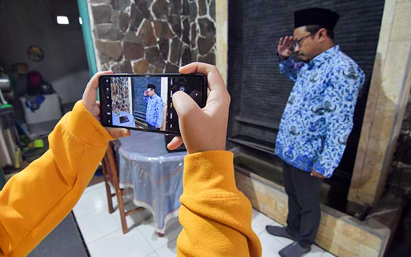 Foto-Foto Pemenang Lomba Foto Bisnis Indonesia "Di Rumah Aja"