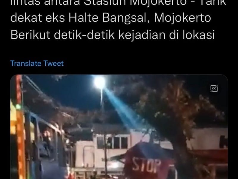 Detik-Detik Kecelakaan Kereta Sancaka Tabrak Truk Pembawa Mobil