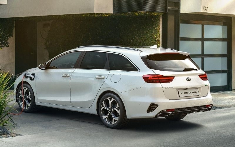 Kia Ceed Sportswagon PHEV Raih Penghargaan Stora Bilpris 2021