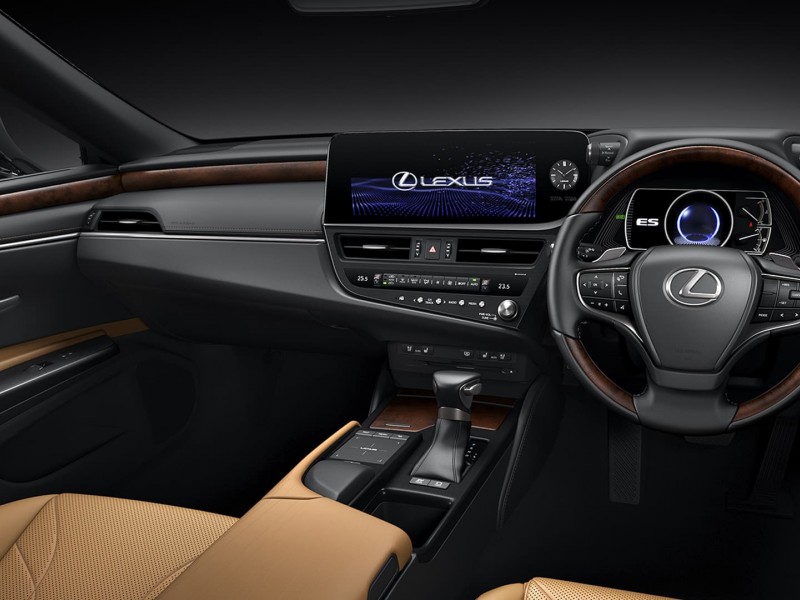 Lexus ES 300h Pakai Baterai Kecil, Simak Keunggulannya