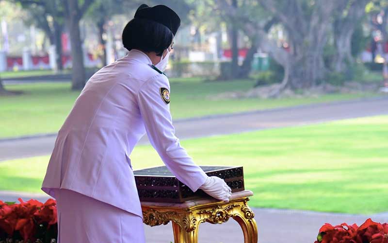 Foto-Foto 8 Paskibraka Sebelum Mengibarkan Sang Saka Merah Putih