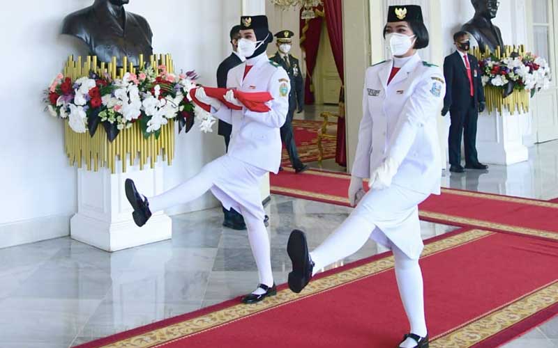 Foto-Foto 8 Paskibraka Sebelum Mengibarkan Sang Saka Merah Putih