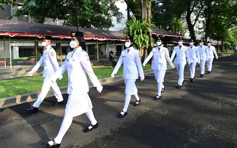 Foto-Foto 8 Paskibraka Sebelum Mengibarkan Sang Saka Merah Putih