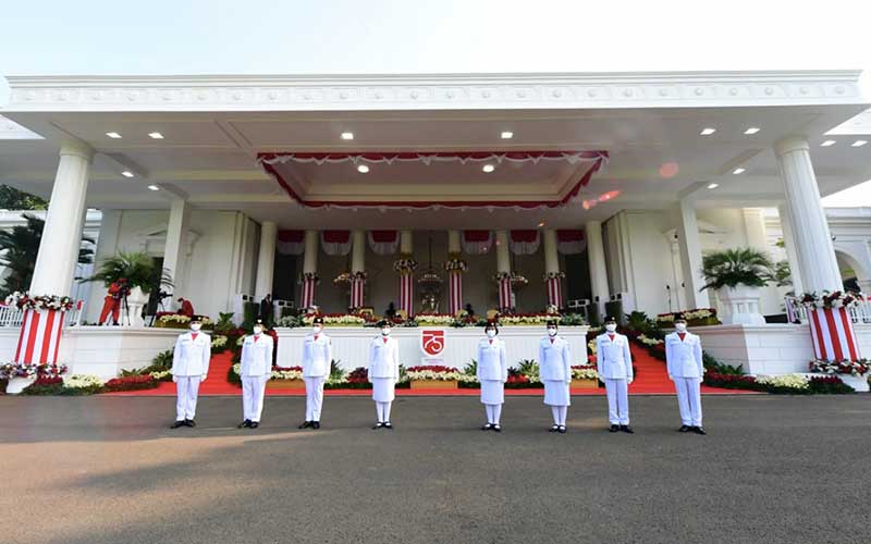 Foto-Foto 8 Paskibraka Sebelum Mengibarkan Sang Saka Merah Putih