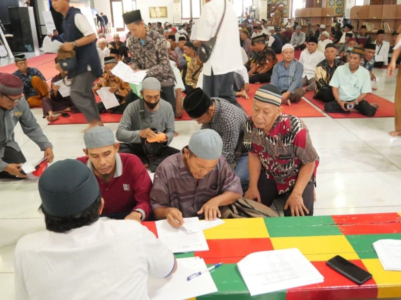 PTBA Beri Bantuan untuk 105 Masjid dan 106 Musala