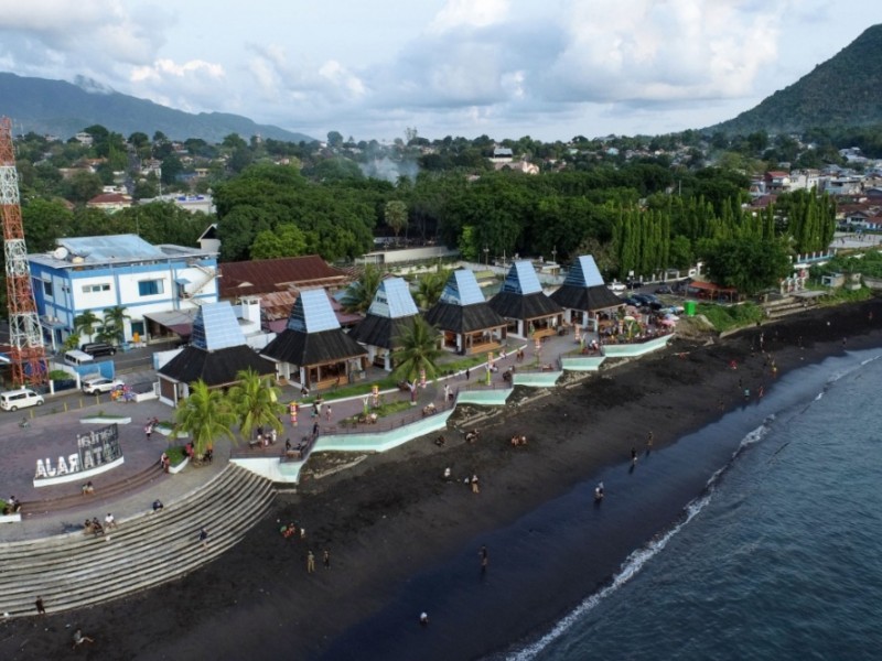 Pantai Kota Raja Ende 