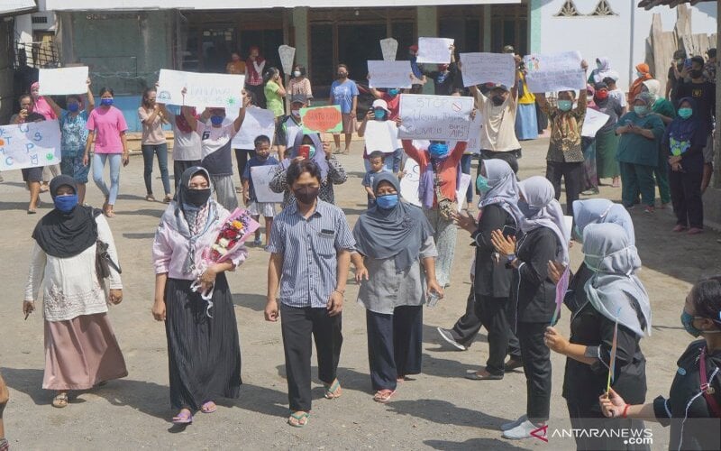 Perawat Sembuh dari Covid-19 di Tulungagung Disambut Saat Pulang