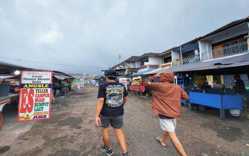 Menikmati Kuliner di Pasar Senggol Seririt yang Buka Hingga Dini Hari