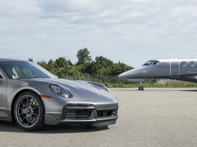 Paket Duet : Beli Jet Embraer Dapat Porsche 911 Turbo S