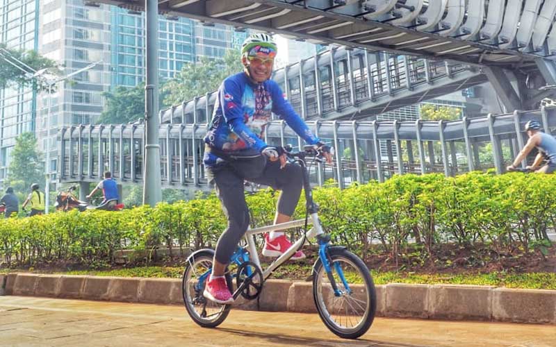 Foto-Foto Saleh Husin Gowes Sepeda Sambil Rekreasi Foto