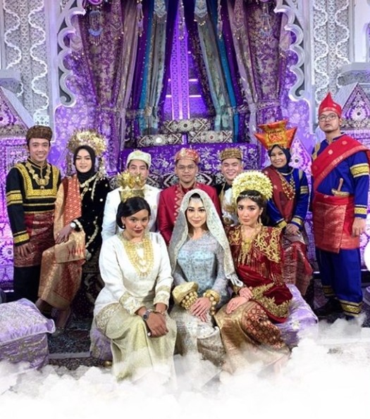 Mewahnya Momen Pengajian dan Malam Bainai Nikita Willy dan Indra Priawan