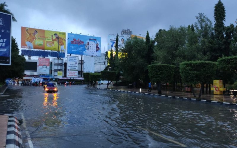 Simpang Lima Semarang Banjir