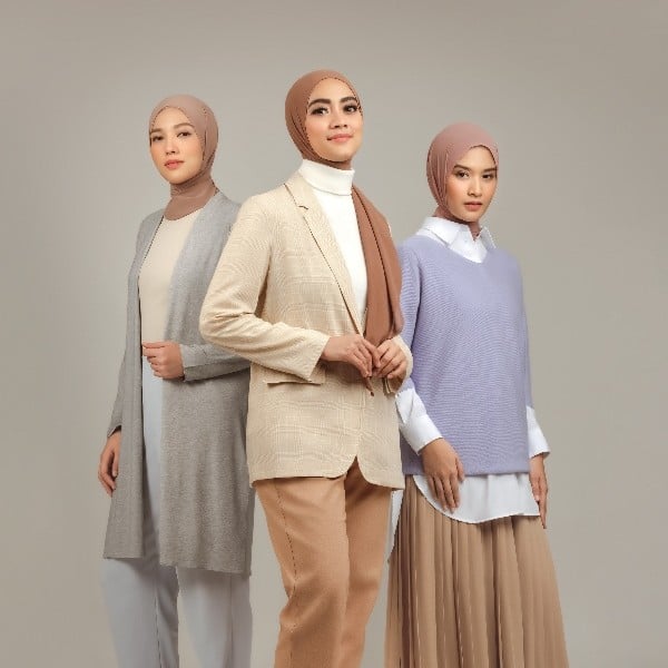 50 Inspirasi Gaya Berpakaian Hijab  Kolaborasi Uniqlo Indonesia dan Ayudia 