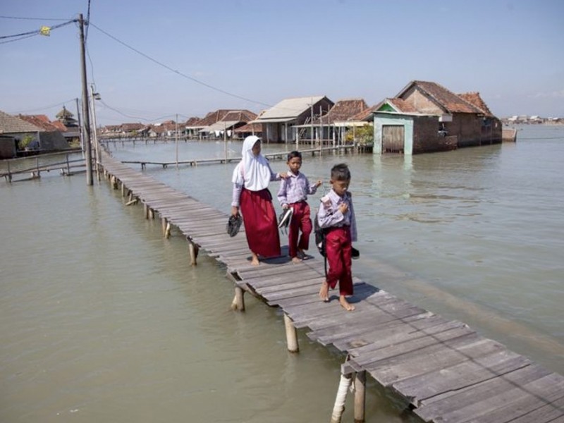 Potret Banjir Rob di Daerah Pemerintahan Ganjar Pranowo Yang Tak Kunjung Surut