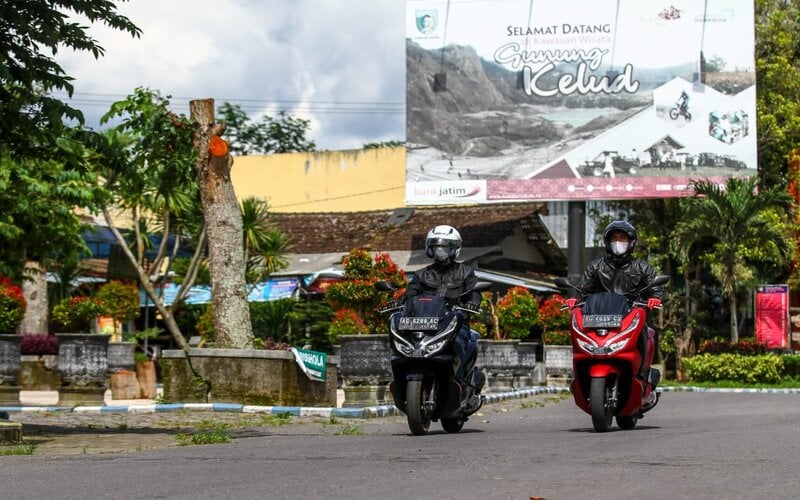 Pengendara PCX Dimanjakan Keandalan Mesin dan Kemewahan Fitur