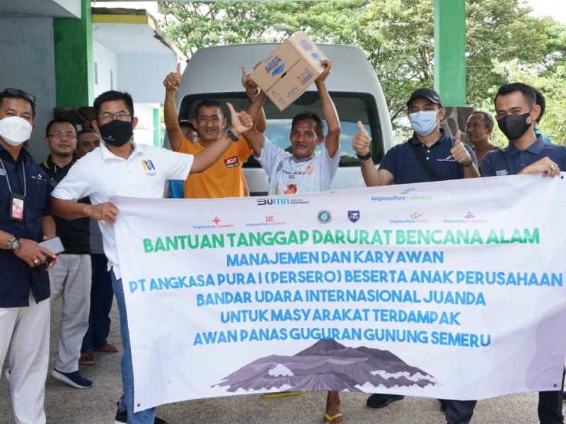 Angkasa Pura I Salurkan Bantuan untuk Warga Terdampak Awan Panas Gunung Semeru