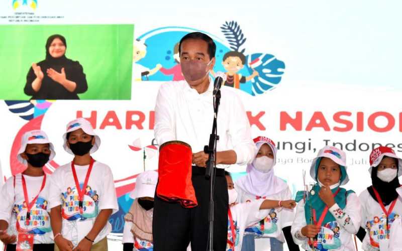 Momen Jokowi Ajak Anak-anak Bermain Sulap di Hari Anak Nasional