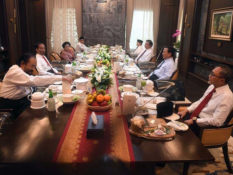 Foto-Foto Para Elit Partai Makan Siang dengan Presiden Jokowi