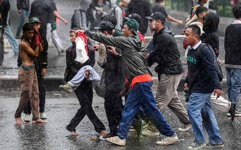 Foto-Foto Kericuhan Unjuk Rasa Mahasiswa di Sejumlah Wilayah