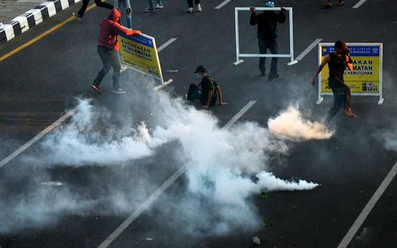 Foto-Foto Kericuhan Unjuk Rasa Mahasiswa di Sejumlah Wilayah