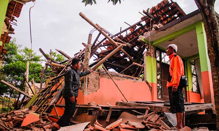 BERITA FOTO : Berbagai Kerusakan Karena Gempa Bumi di Sukabumi