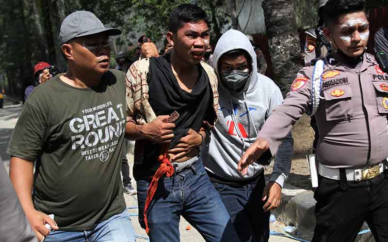 Foto-Foto Kericuhan Unjuk Rasa Mahasiswa di Sejumlah Wilayah