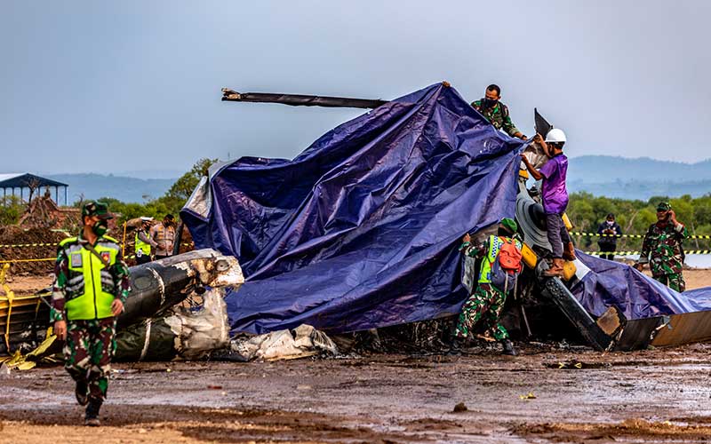 Foto-Foto Evakuasi Helikopter Mi 17 yang Jatuh di Kendal