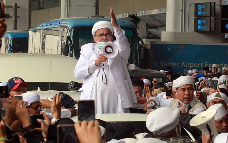 Foto-Foto Euforia Kepulangan Habib Rizieq Shihab 