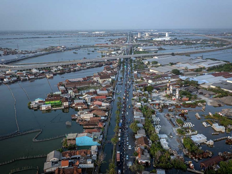 Potret Banjir Rob di Daerah Pemerintahan Ganjar Pranowo Yang Tak Kunjung Surut