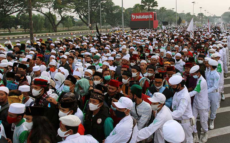 Foto-Foto Euforia Kepulangan Habib Rizieq Shihab 