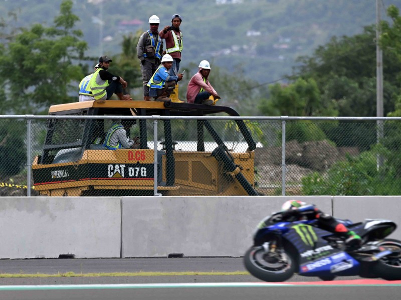 Antusiasme Warga Melihat MotoGP Mandalika, dari Buka Lapak Pop Ice hingga Emak-emak Selfie