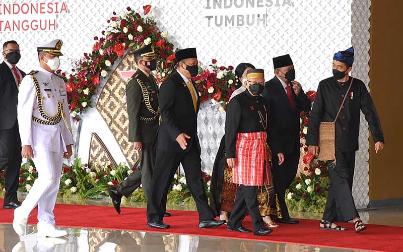 Foto-Foto Presiden Joko Widodo Gunakan Pakaian Adat Suku Badui Saat Sidang Bersama MPR RI