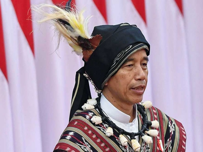 Foto-Foto Jokowi Pakai Baju Adat Tanimbar Maluku Saat Sidang Tahunan MPR