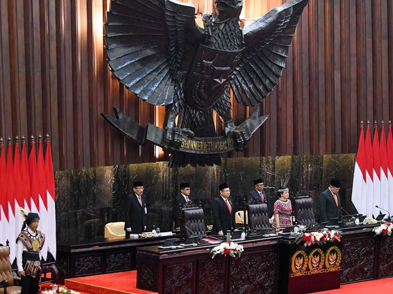 Foto-Foto Jokowi Pakai Baju Adat Tanimbar Maluku Saat Sidang Tahunan MPR