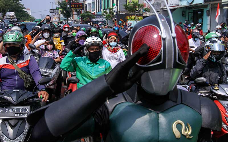 Foto-Foto Pengibaran Bendera Merah Putih di Berbagai Daerah