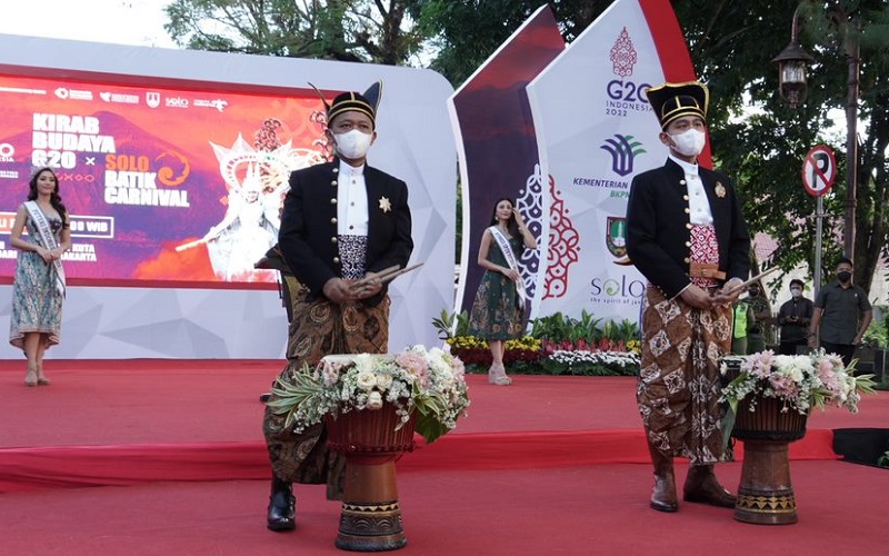 Pakai Beskap, Bahlil dan Gibran Naik Kuda saat Kirab Budaya G20 