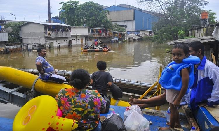 Fakta - Fakta Banjir Jakarta 25 Februari: 2 Tewas, AEON Digeruduk Massa