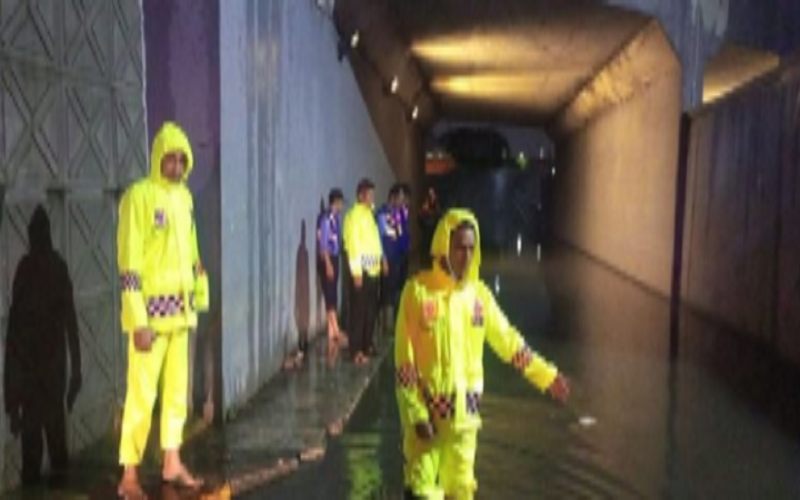 Jakarta Banjir, Underpass KAI Soekarno-Hatta Ditutup dan Lalu Lintas di Exit Tol Meruya Dialihkan